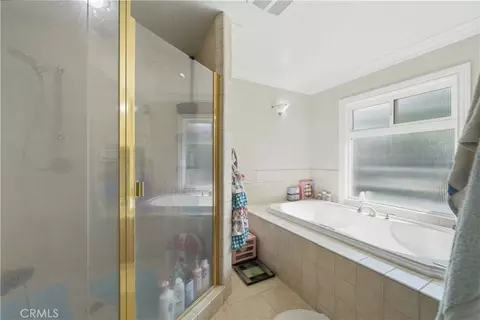 Bath - 41215 Crest Dr, Hemet, CA 92544 photo 2 of 4