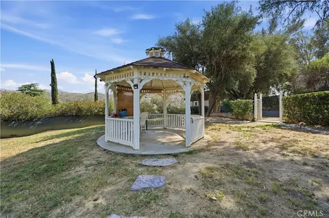 Exterior - 41215 Crest Dr, Hemet, CA 92544 photo 6 of 13