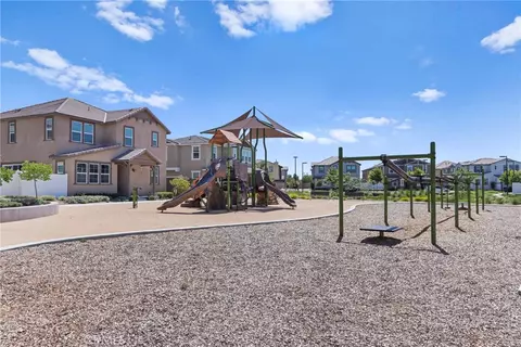 Exterior - 40775 Melrose Dr, Temecula, CA 92591 photo 9 of 14