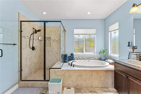 Bath - 45904 Corte Mislanca, Temecula, CA 92592 photo 4 of 4