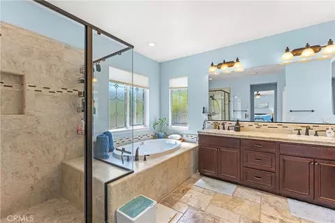 Bath - 45904 Corte Mislanca, Temecula, CA 92592 photo 3 of 4