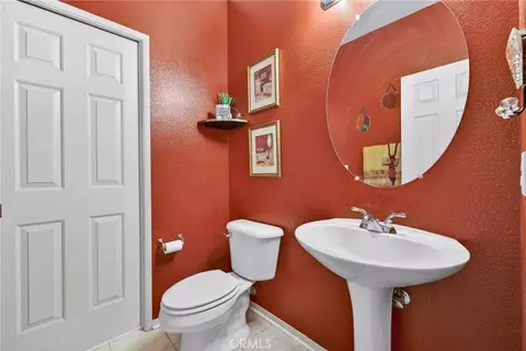 Bath - 17639 Big Sky Cir, Perris, CA 92570 photo 1 of 3