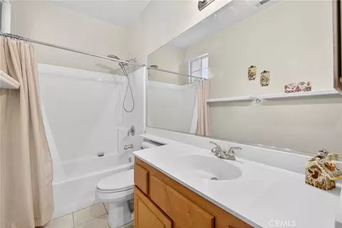 Bath - 17639 Big Sky Cir, Perris, CA 92570 photo 2 of 3
