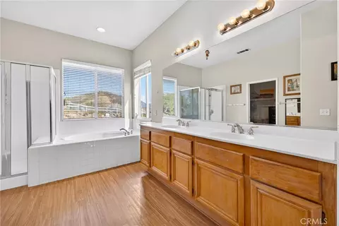 Bath - 17639 Big Sky Cir, Perris, CA 92570 photo 3 of 3
