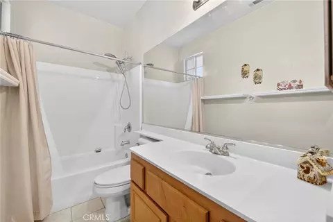 Bath - 17639 Big Sky Cir, Perris, CA 92570 photo 2 of 3