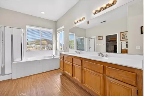 Bath - 17639 Big Sky Cir, Perris, CA 92570 photo 3 of 3