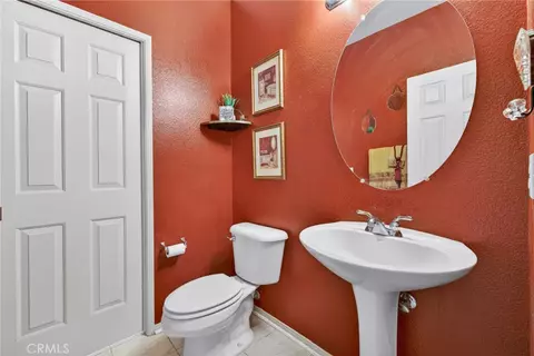 Bath - 17639 Big Sky Cir, Perris, CA 92570 photo 1 of 3