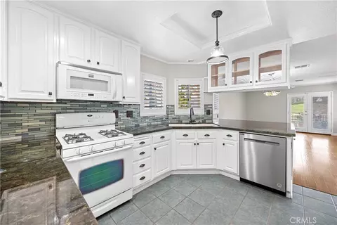 Kitchen - 2573 Maple Dr, Hemet, CA 92545 photo 2 of 3