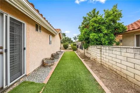 Exterior - 2573 Maple Dr, Hemet, CA 92545 photo 5 of 11