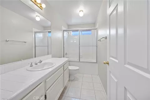 Bath - 2573 Maple Dr, Hemet, CA 92545 photo 2 of 2
