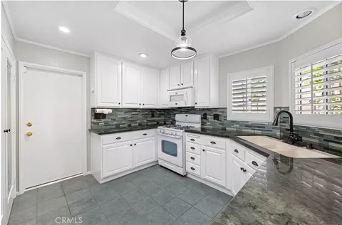 Kitchen - 2573 Maple Dr, Hemet, CA 92545 photo 1 of 3