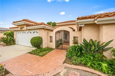 Exterior - 2573 Maple Dr, Hemet, CA 92545 photo 4 of 11