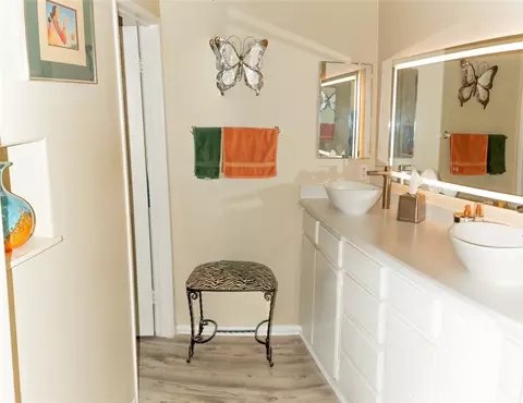 Bath - 33634 Emerson #B, Temecula, CA 92592 photo 2 of 2