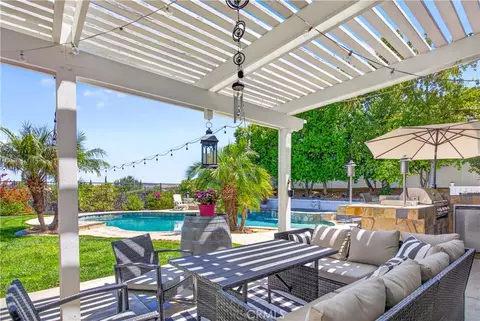 Exterior - 31928 Cercle Chambertin, Temecula, CA 92591 photo 11 of 15