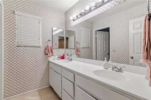 Bath - 152 Alabaster Loop, Perris, CA 92570 photo 2 of 2