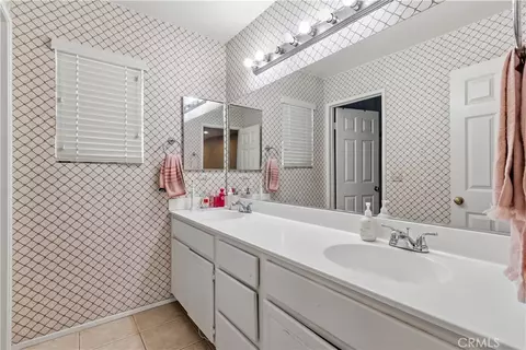 Bath - 152 Alabaster Loop, Perris, CA 92570 photo 2 of 2