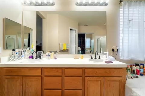 Bath - 29325 Sparkling Dr, Menifee, CA 92584 photo 4 of 4