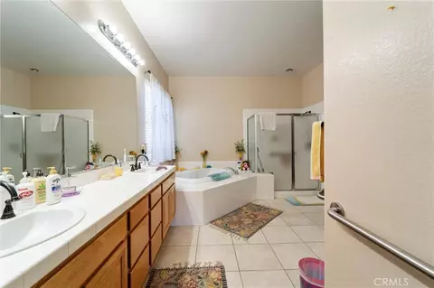 Bath - 29325 Sparkling Dr, Menifee, CA 92584 photo 3 of 4