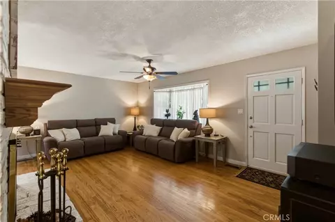 Living - 1611 Hillcrest, Fallbrook, CA 92028 photo 5 of 8
