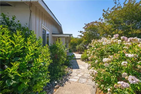 Exterior - 1611 Hillcrest, Fallbrook, CA 92028 photo 6 of 17