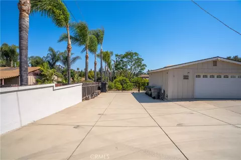 Exterior - 1611 Hillcrest, Fallbrook, CA 92028 photo 4 of 17