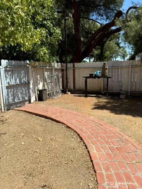 Exterior - 629 E Latham Ave, Hemet, CA 92543 photo 4 of 7