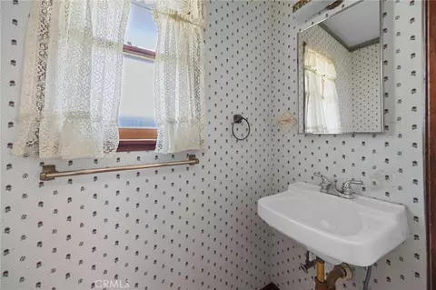 Bath - 2116 Gratton, Riverside, CA 92504 photo 1 of 5