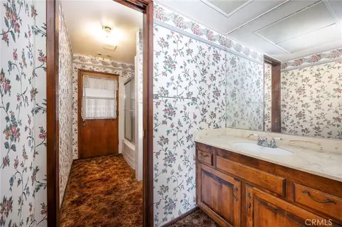 Bath - 2116 Gratton, Riverside, CA 92504 photo 2 of 5