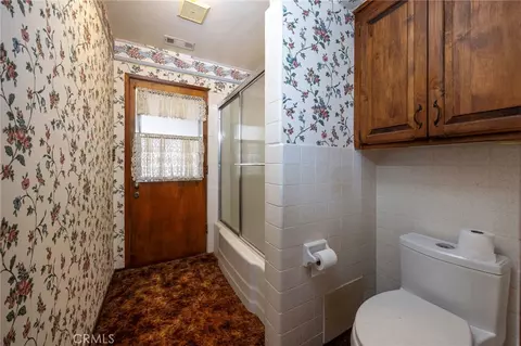 Bath - 2116 Gratton, Riverside, CA 92504 photo 3 of 5
