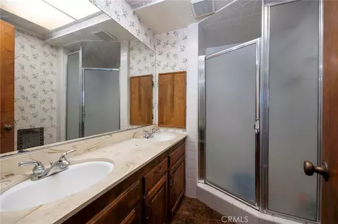 Bath - 2116 Gratton, Riverside, CA 92504 photo 5 of 5