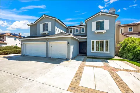 8 Via Del Fico Ct, Lake Elsinore, CA 92532