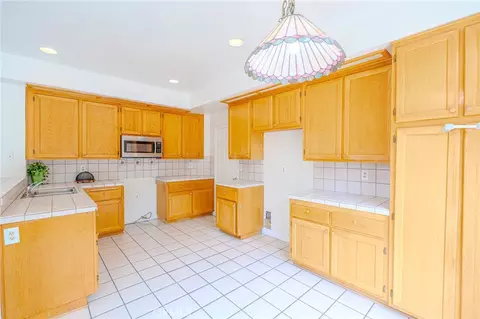 Kitchen - 40426 Yardley Ct, Temecula, CA 92591 photo 2 of 3