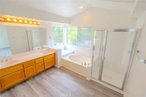 Bath - 40426 Yardley Ct, Temecula, CA 92591 photo 4 of 6