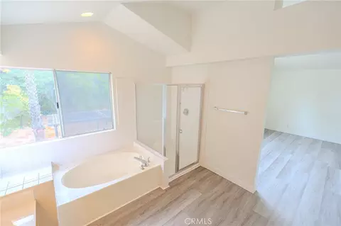 Bath - 40426 Yardley Ct, Temecula, CA 92591 photo 2 of 6