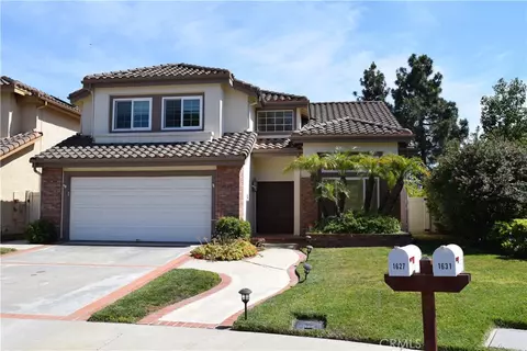 1627 Dawson Dr, Vista, CA 92081