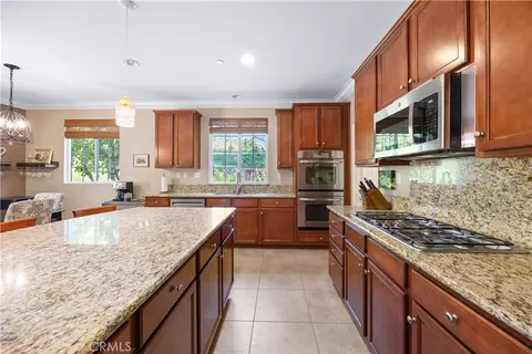 Kitchen - 40335 Garrison Dr, Temecula, CA 92591 photo 2 of 4