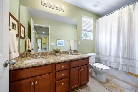 Bath - 40335 Garrison Dr, Temecula, CA 92591 photo 2 of 4