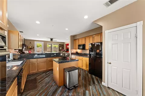 Kitchen - 29842 Cornelius Ct, Highland, CA 92346 photo 2 of 2