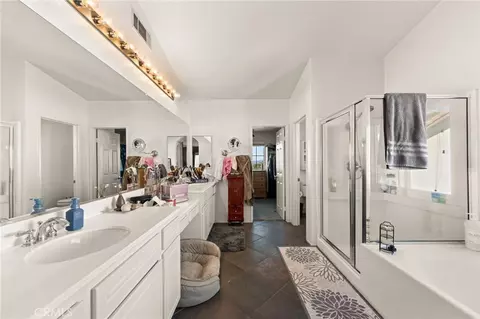 Bath - 29842 Cornelius Ct, Highland, CA 92346 photo 2 of 4