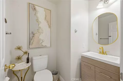 Bath - 33413 Alagon, Temecula, CA 92592 photo 1 of 6