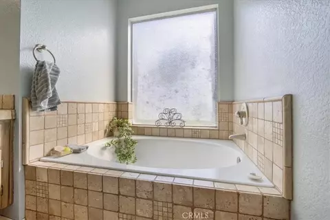 Bath - 43991 Gatewood, Temecula, CA 92592 photo 6 of 9