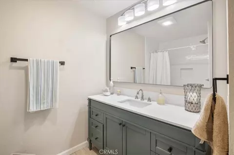 Bath - 43991 Gatewood, Temecula, CA 92592 photo 2 of 9