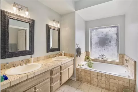Bath - 43991 Gatewood, Temecula, CA 92592 photo 4 of 9