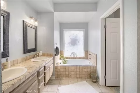 Bath - 43991 Gatewood, Temecula, CA 92592 photo 5 of 9