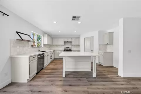 Kitchen - 33650 Abbey Rd, Temecula, CA 92592 photo 2 of 5