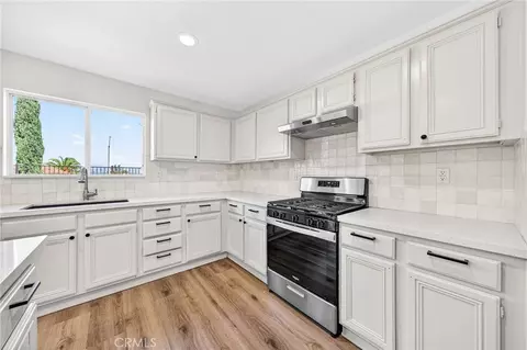 Kitchen - 33650 Abbey Rd, Temecula, CA 92592 photo 3 of 5