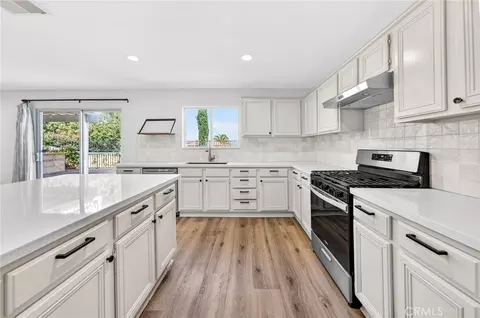 Kitchen - 33650 Abbey Rd, Temecula, CA 92592 photo 4 of 5