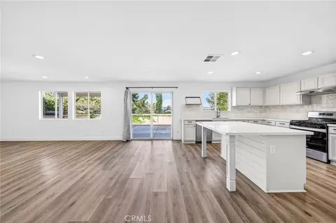 Living - 33650 Abbey Rd, Temecula, CA 92592 photo 5 of 12