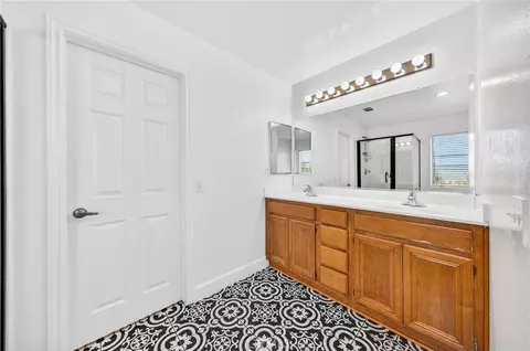 Bath - 33650 Abbey Rd, Temecula, CA 92592 photo 5 of 7