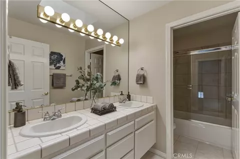 Bath - 43866 Butternut, Temecula, CA 92592 photo 2 of 4